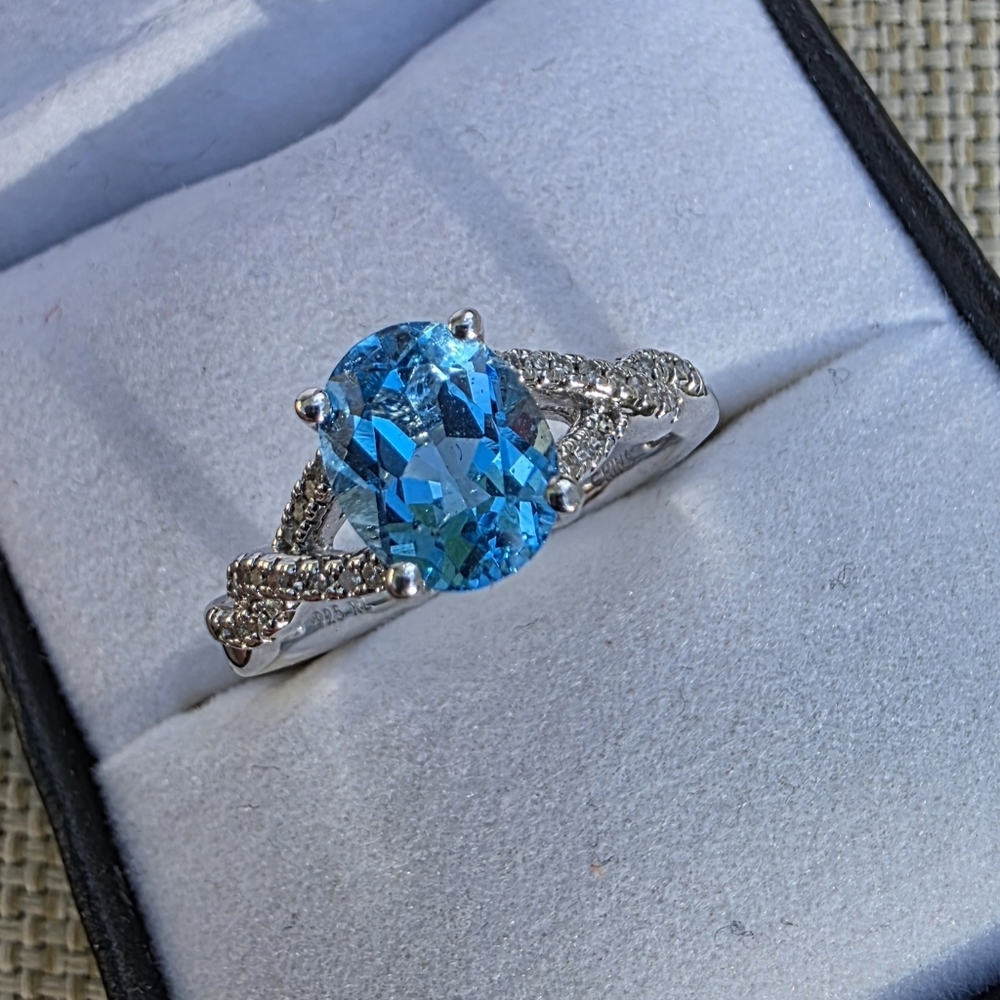 Oval-Cut Blue Topaz 925 Sterling Silver Ring